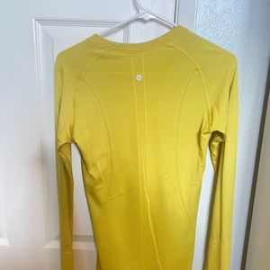 Lululemon swiftly tech long sleeve, size 8